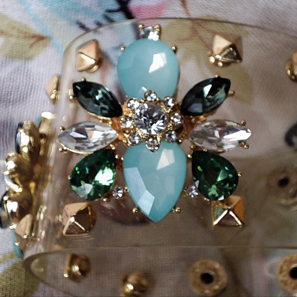 Thick Clear Plastic Gold Tone Rhinestone Snap Cuff Bracelet Emerald Seafoam EUC - Picture 6 of 16
